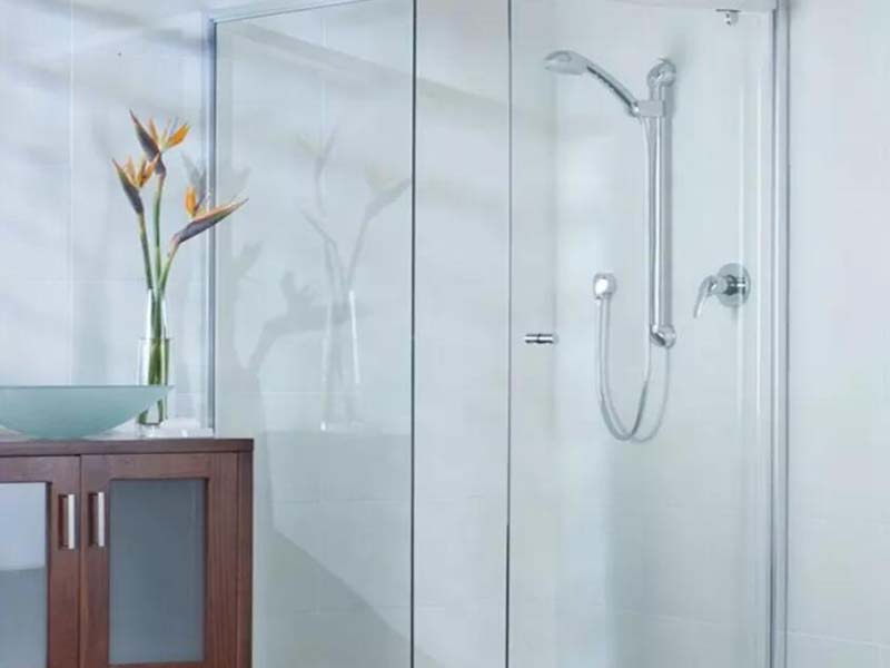 シャワー室強化ガラス